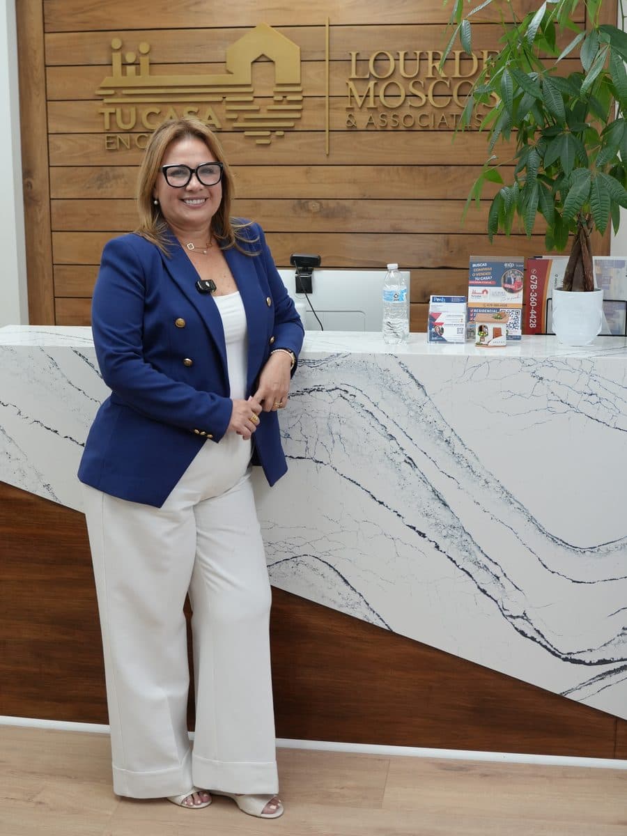 Lourdes Moscoso en la recepción de su oficina Tu Casa en Georgia, en Lilburn